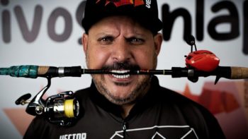 Hector Perez Pescando - Caña en la Boca